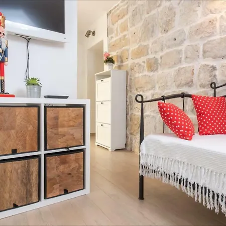 Rino Apartment Split